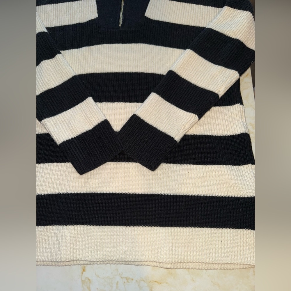 🏷️ 🛍️ NWOT Express Black & White Striped Ribbed 1/4 Zip Knit Sweater 🏷️ 🛍️ - Picture 3 of 8